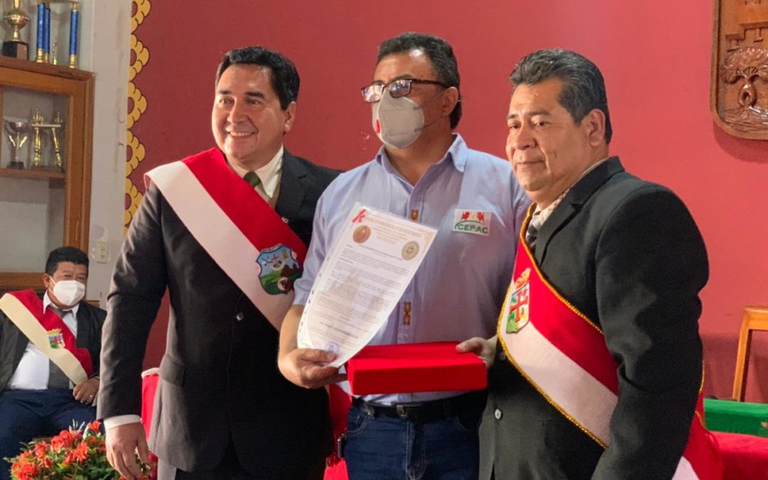 Municipal Government of San José de Chiquitos presents the highest distinction to the director of the NGO CEPAC