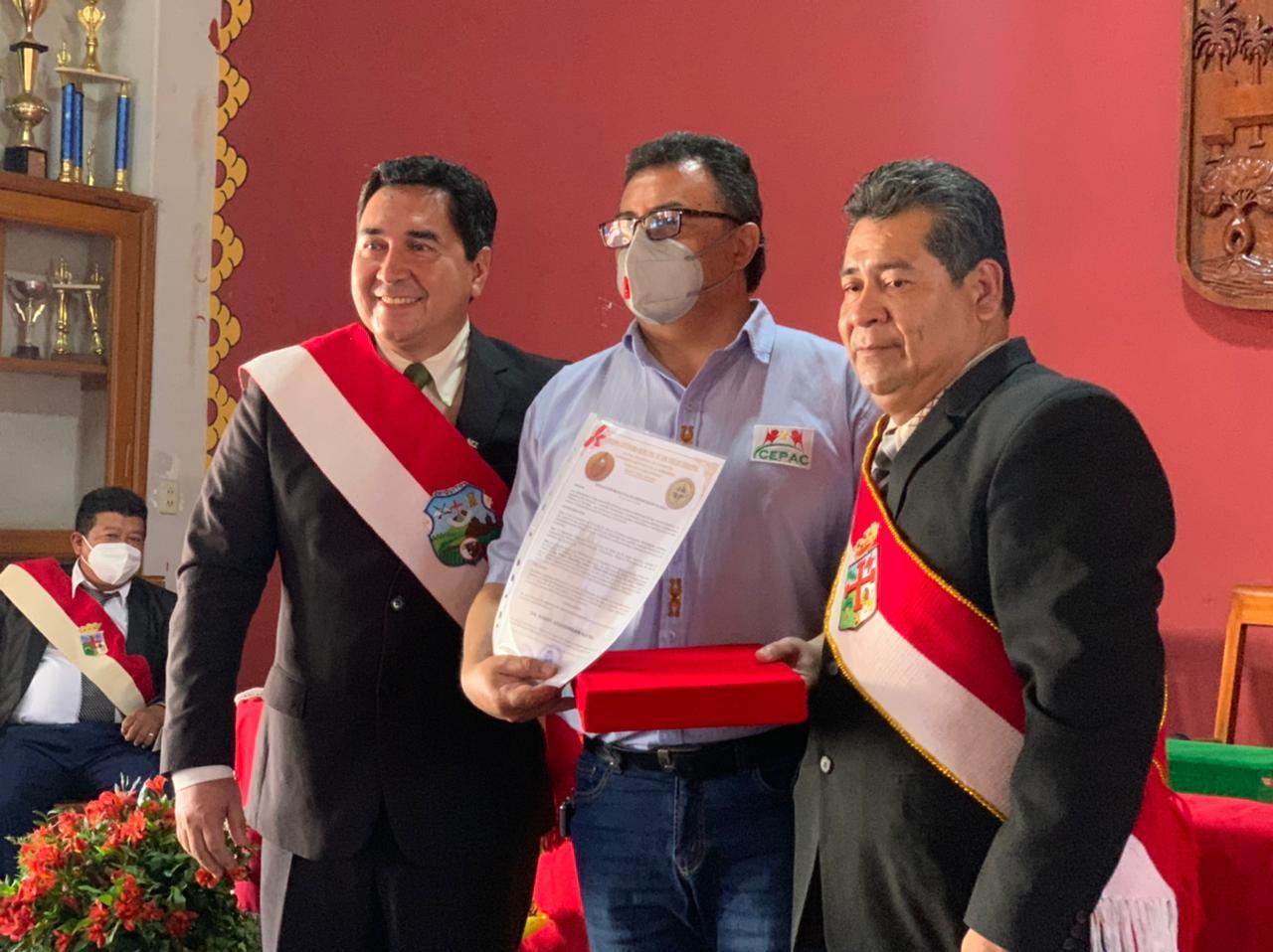Gobierno Municipal de San José de Chiquitos hace entrega de la máxima distinción al director de la ONG CEPAC